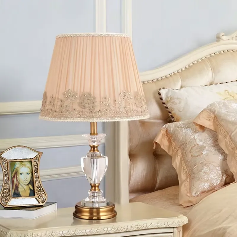 مصباح طاولة LED كريستالي عصري  - مراجعة Light Switch وسعره